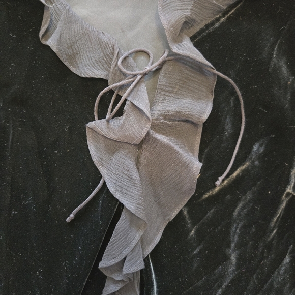 VTG Y2K ECI New York Black Velvet Blouse With Ruffles - Picture 3 of 7